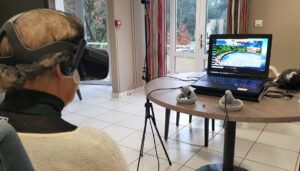 Utiliser la réalité virtuelle en maison de retraite.