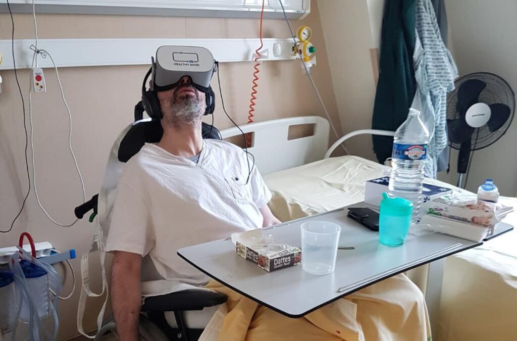 Les casques de réalité virtuelle en salle de réveil permettent aux patients de vivre une période postopératoire plus apaisée.